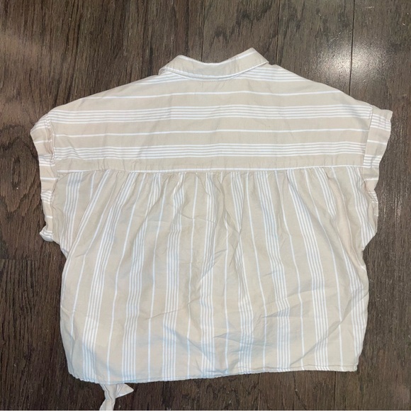 Old Navy Wrap-Front Cropped Oxford Sarong Top - Picture 3 of 9